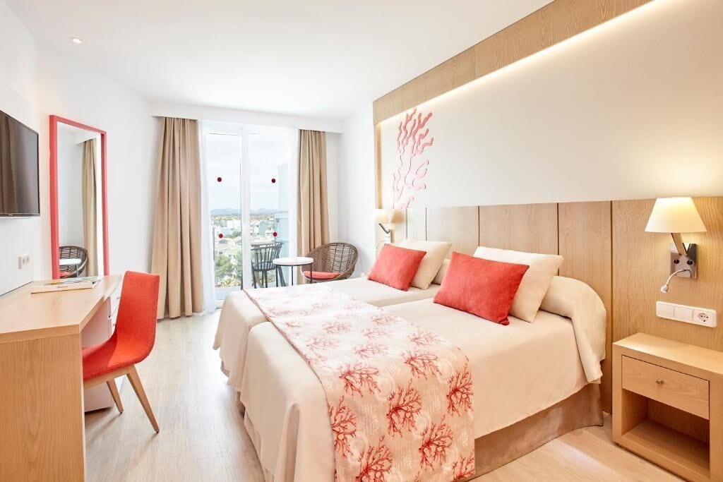 Desk, WiFi (free), bed sheets