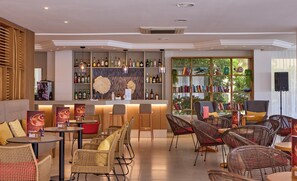 Bar (on property) - Universal Hotel Perla (Manacor)
