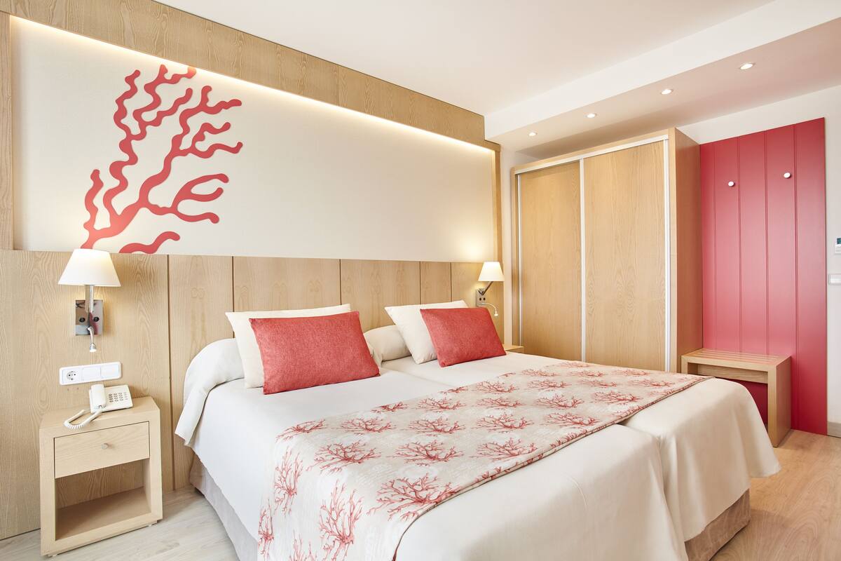 Desk, WiFi (free), bed sheets