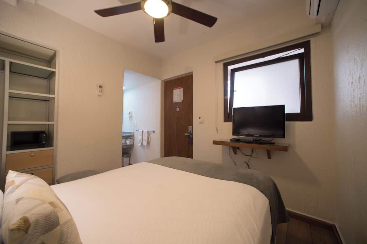 Basic Single Room | 1 bedroom, premium bedding, down duvets, in-room safe