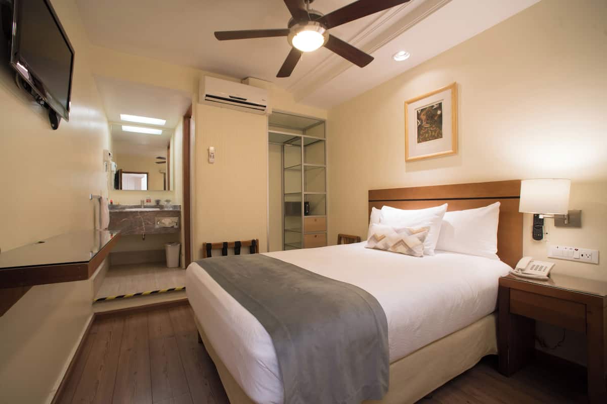 1 Schlafzimmer, hochwertige Bettwaren, Daunenbettdecken, Zimmersafe