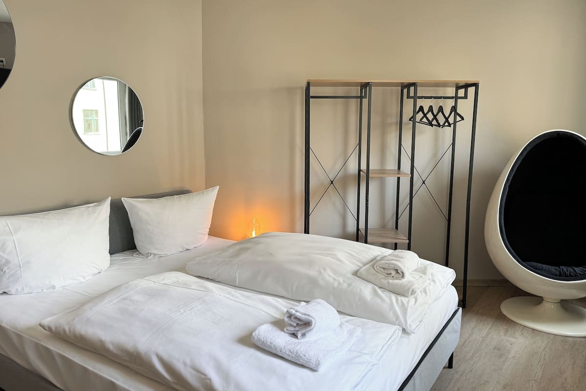 Habitación cuádruple | 1 dormitorio, mobiliario individual, wifi gratis y ropa de cama