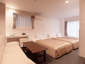三人房, 非吸煙房 (25 sqm, No Elevator Access) | 書桌、遮光布/窗簾、隔音、熨斗/熨衣板