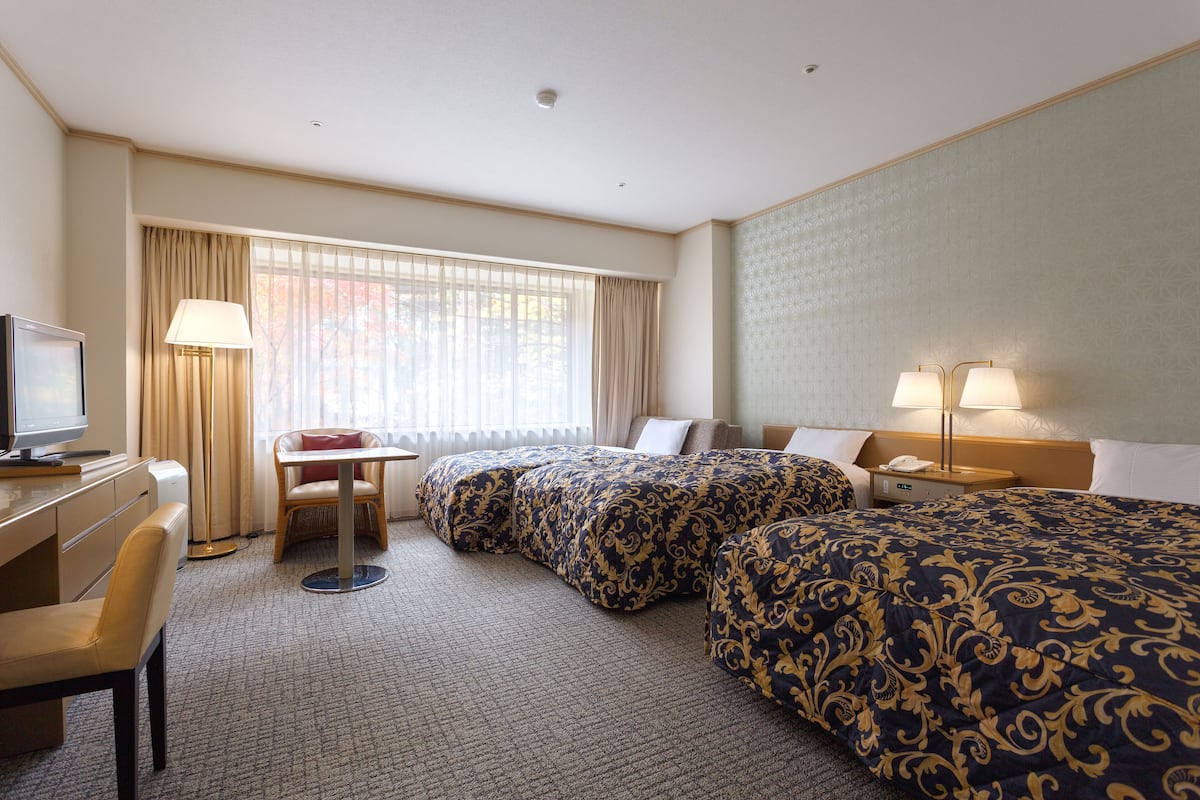 雙床房, 非吸煙房 (with Extra bed x1) | 客房內保險箱、書桌、熨斗/熨衣板、免費無線上網