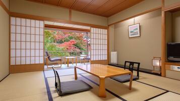 Japanese Style Room | Premium bedding, in-room safe, desk, iron/ironing board