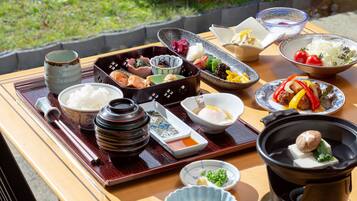 Daily local cuisine breakfast (JPY 2200 per person)
