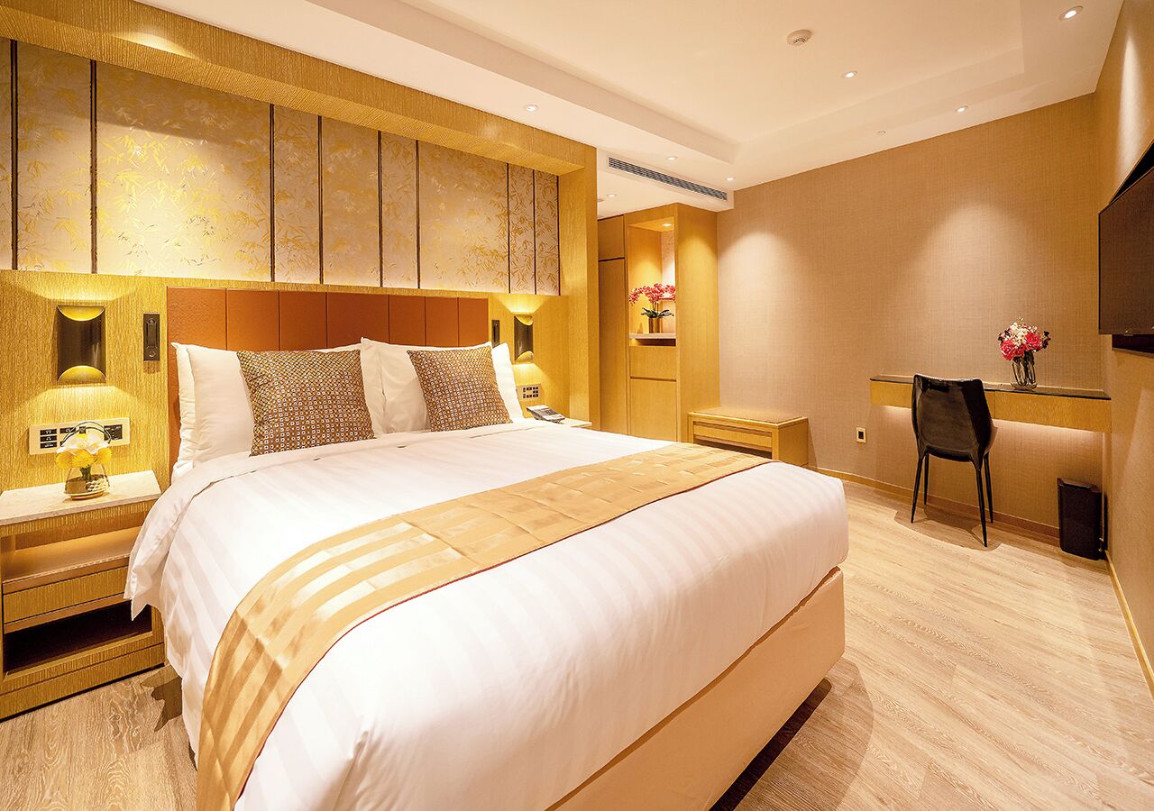 Ropa de cama de alta calidad, cubrecamas y minibar 