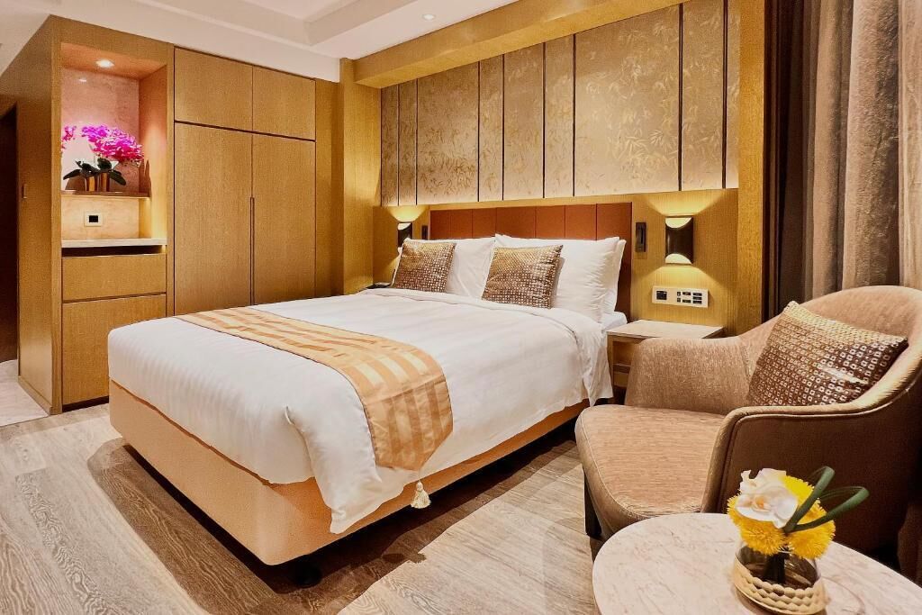 Ropa de cama de alta calidad, cubrecamas y minibar 