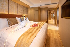 Suite (Some rooms no smoking, closed window) | Premium bedding, down comforters, minibar, in-room safe - Grand Dragon Hotel (Taipa)