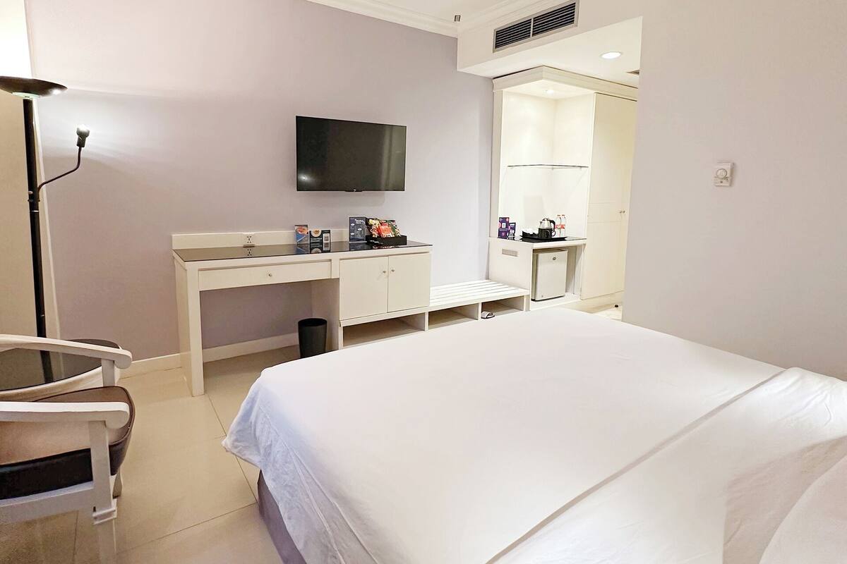 In-room safe, desk