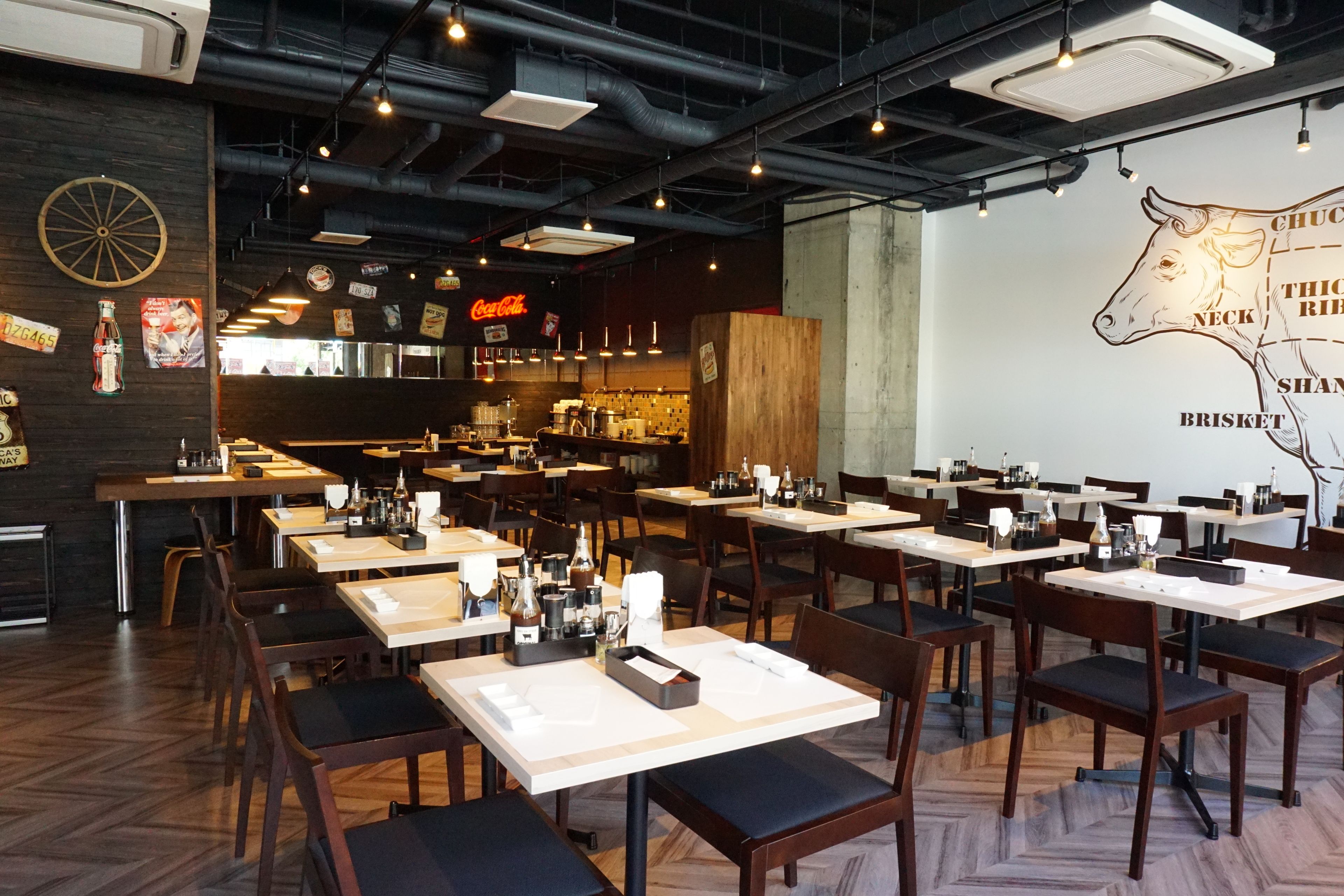 Daily cooked-to-order breakfast (JPY 1500 per person)