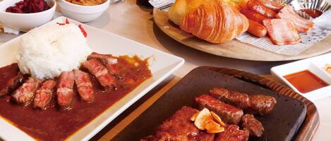 Aamiainen (1500 JPY per henkilö)