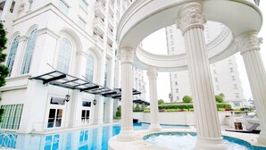 Outdoor pool - The Bellezza Suites Jakarta (Jakarta)