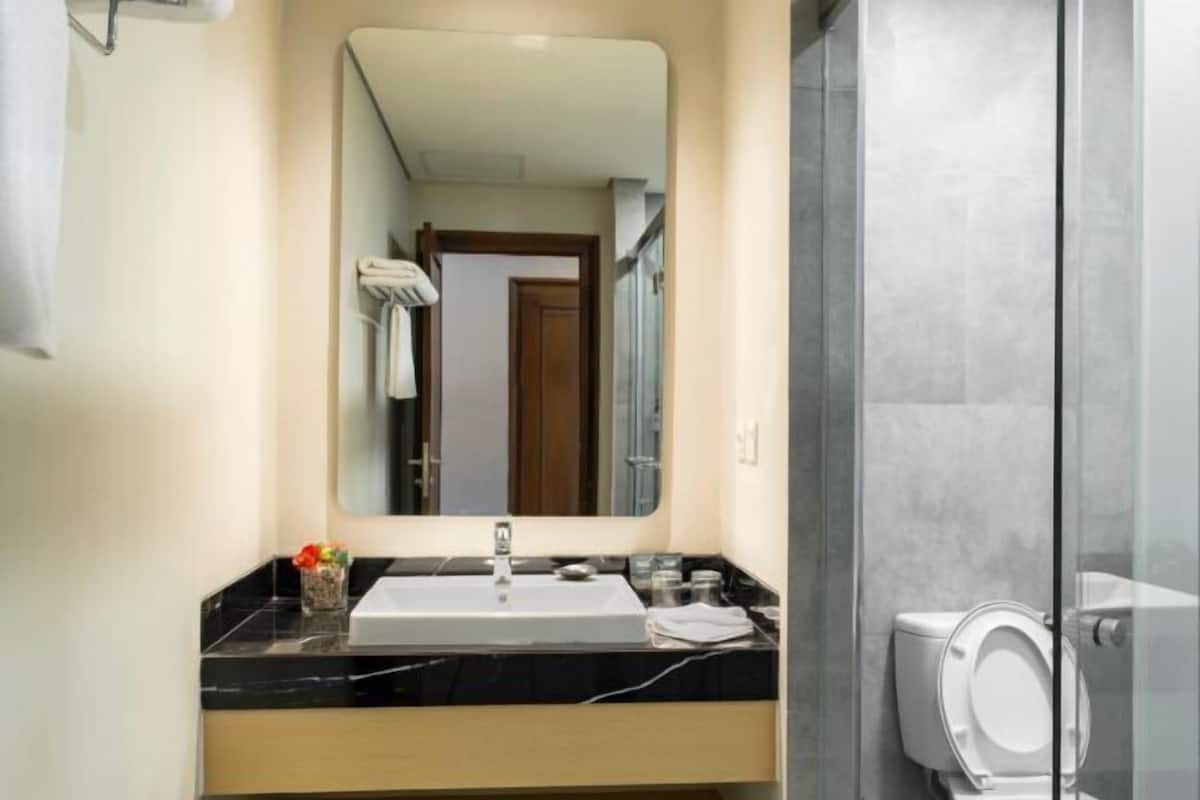 Shower, free toiletries, slippers, towels