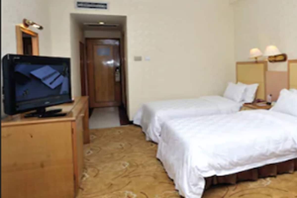 Colchones con pillow-top, minibar, escritorio y cortinas blackout
