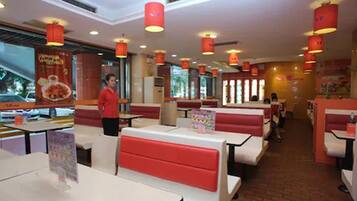 Breakfast, lunch and dinner served