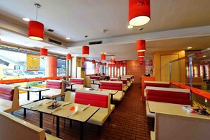 Breakfast, lunch and dinner served