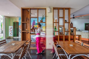 Breakfast, lunch and dinner served - Spazzio Bali Hotel (Kuta)