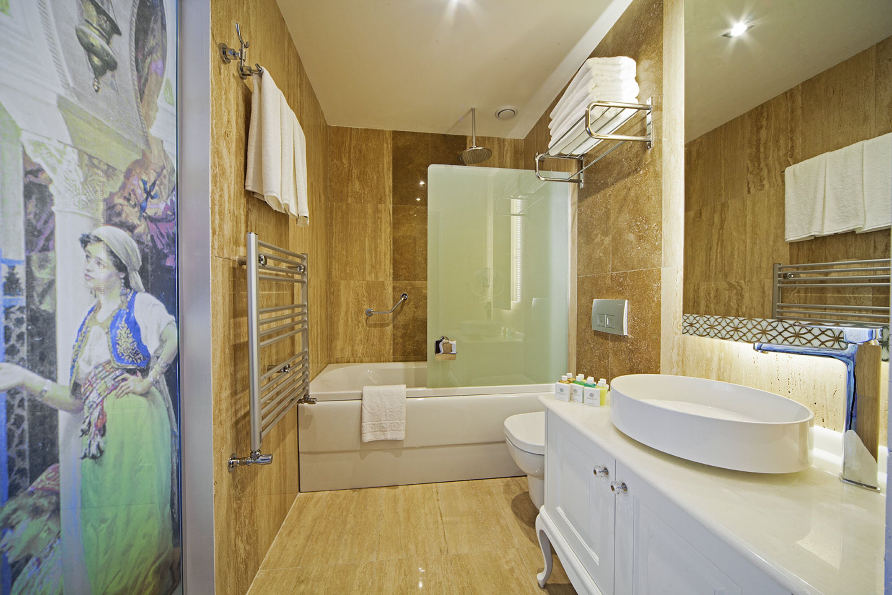 combined shower/bathtub, jetted bath, rainfall showerhead