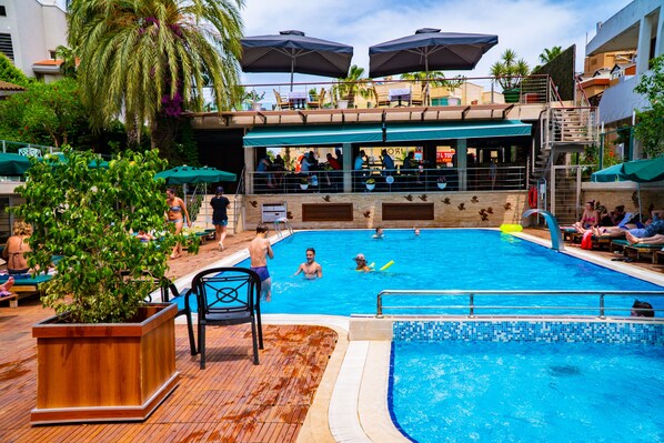 2 outdoor pools, open 8:00 AM to 6:00 PM, free pool cabanas