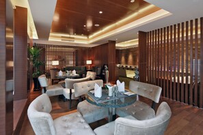 3 ห้องอาหาร, บริการอาหารเช้า อาหารกลางวัน อาหารเย็น, อาหารจีน