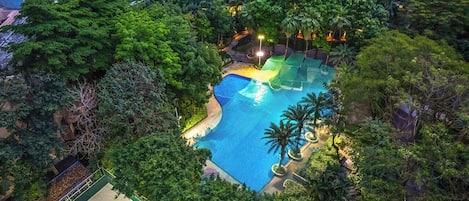 Seasonal outdoor pool