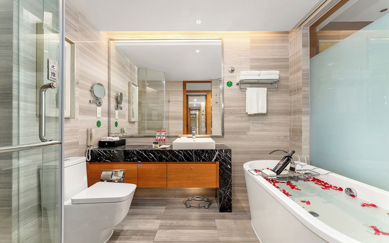 executive twin room | bathroom | separate bathtub and shower, deep-soaking bathtub, rainfall showerhead