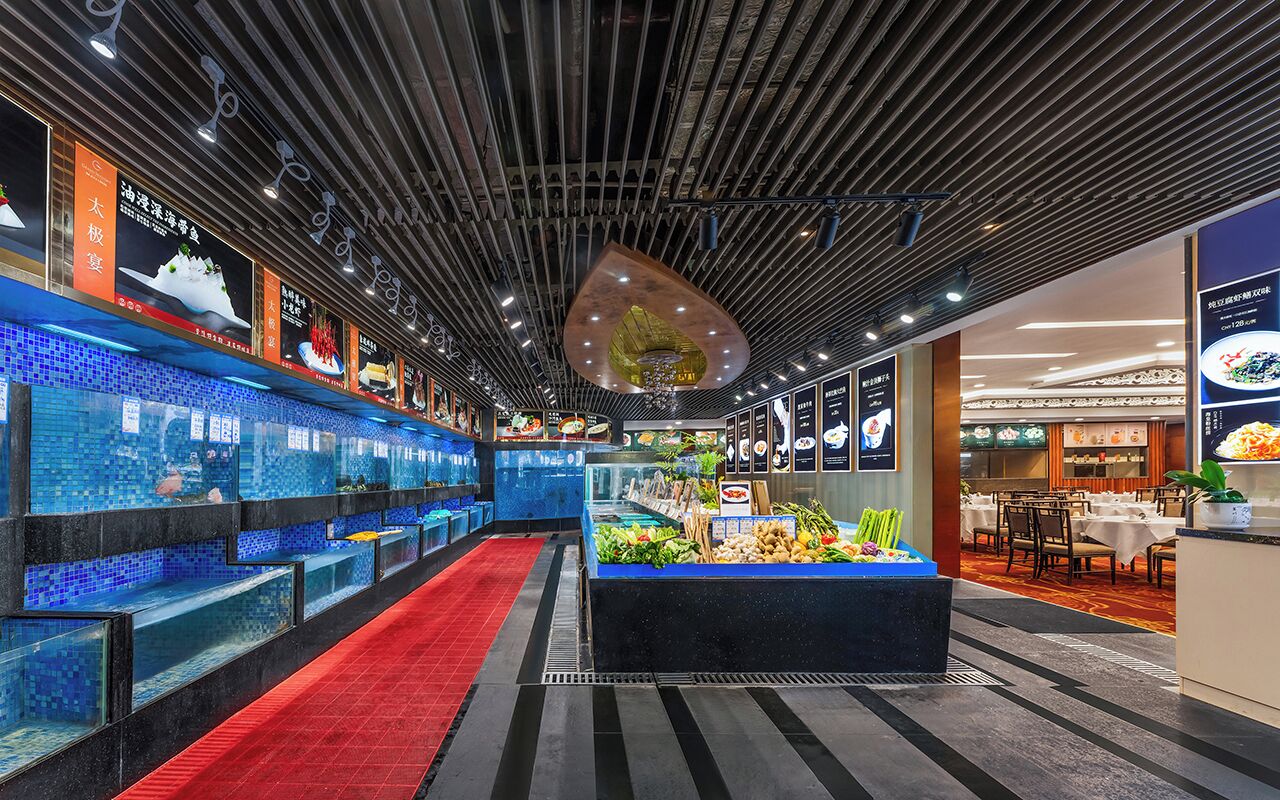 3 restaurants, breakfast, lunch, dinner served; chinese cuisine