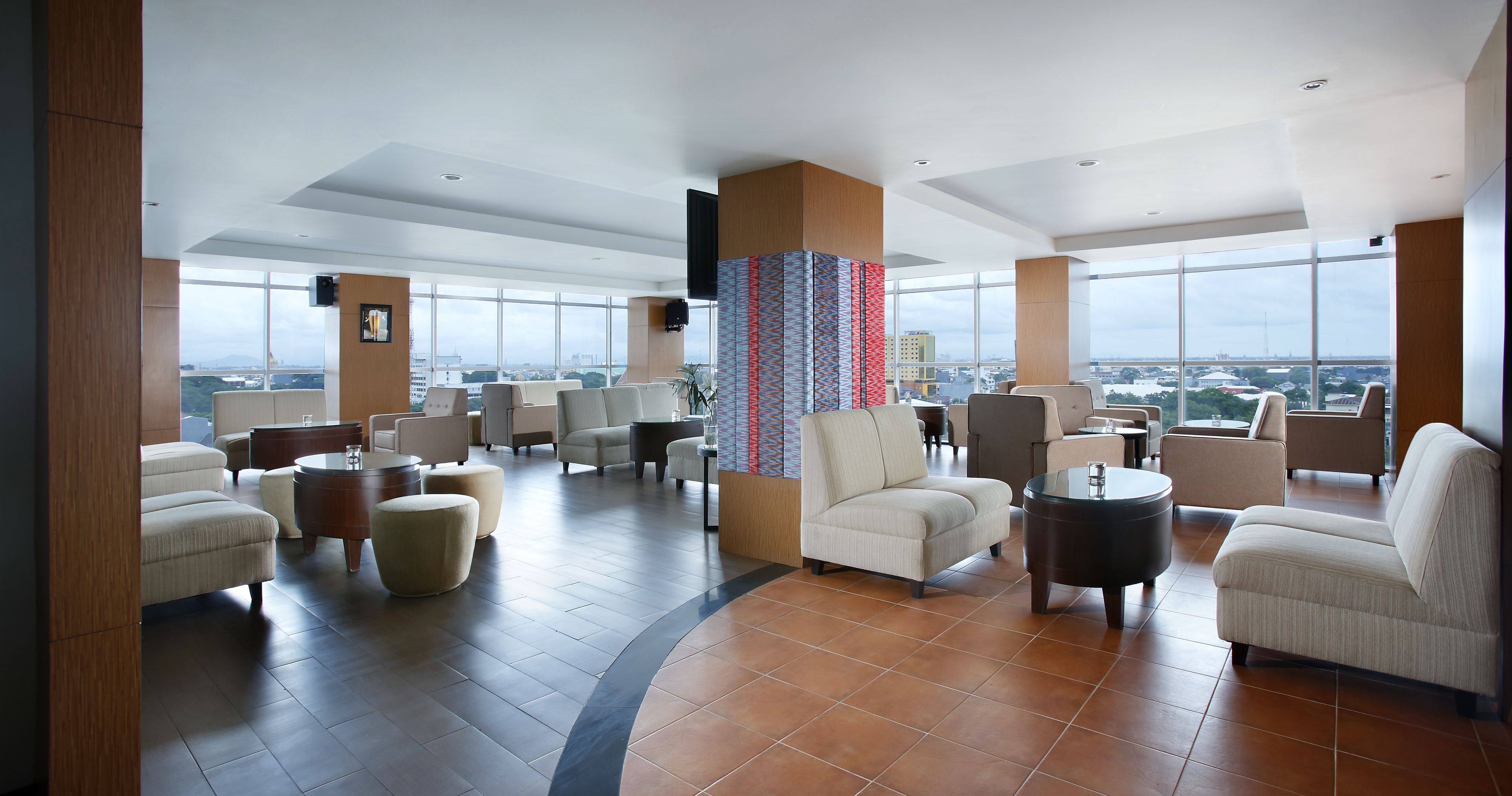 Lobby-lounge