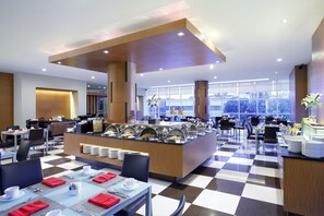 Restaurant - Hotel Santika Makassar (Makassar)