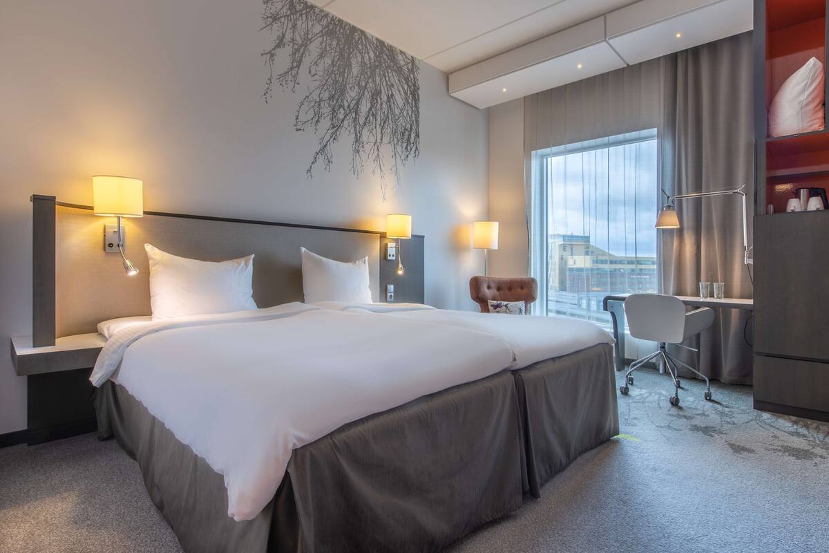 1 bedroom, premium bedding, down comforters, pillowtop beds