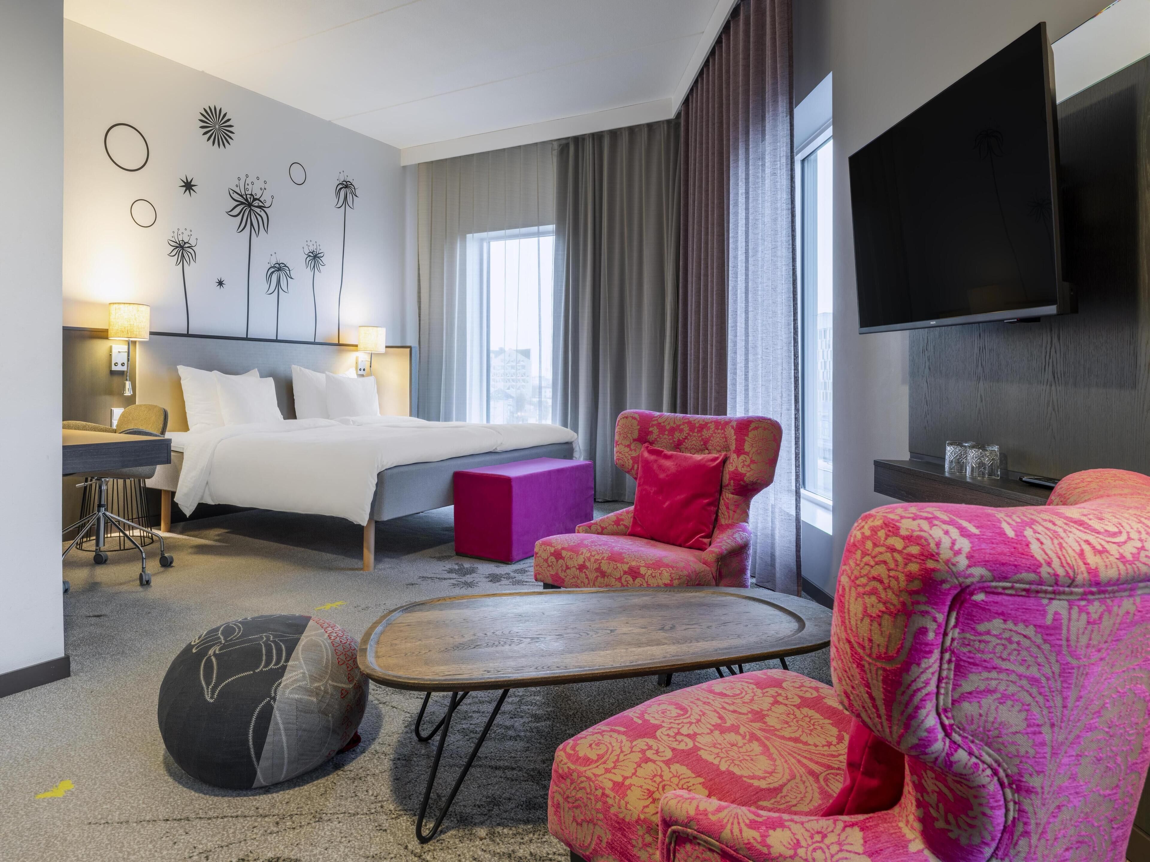 1 bedroom, premium bedding, down comforters, pillowtop beds
