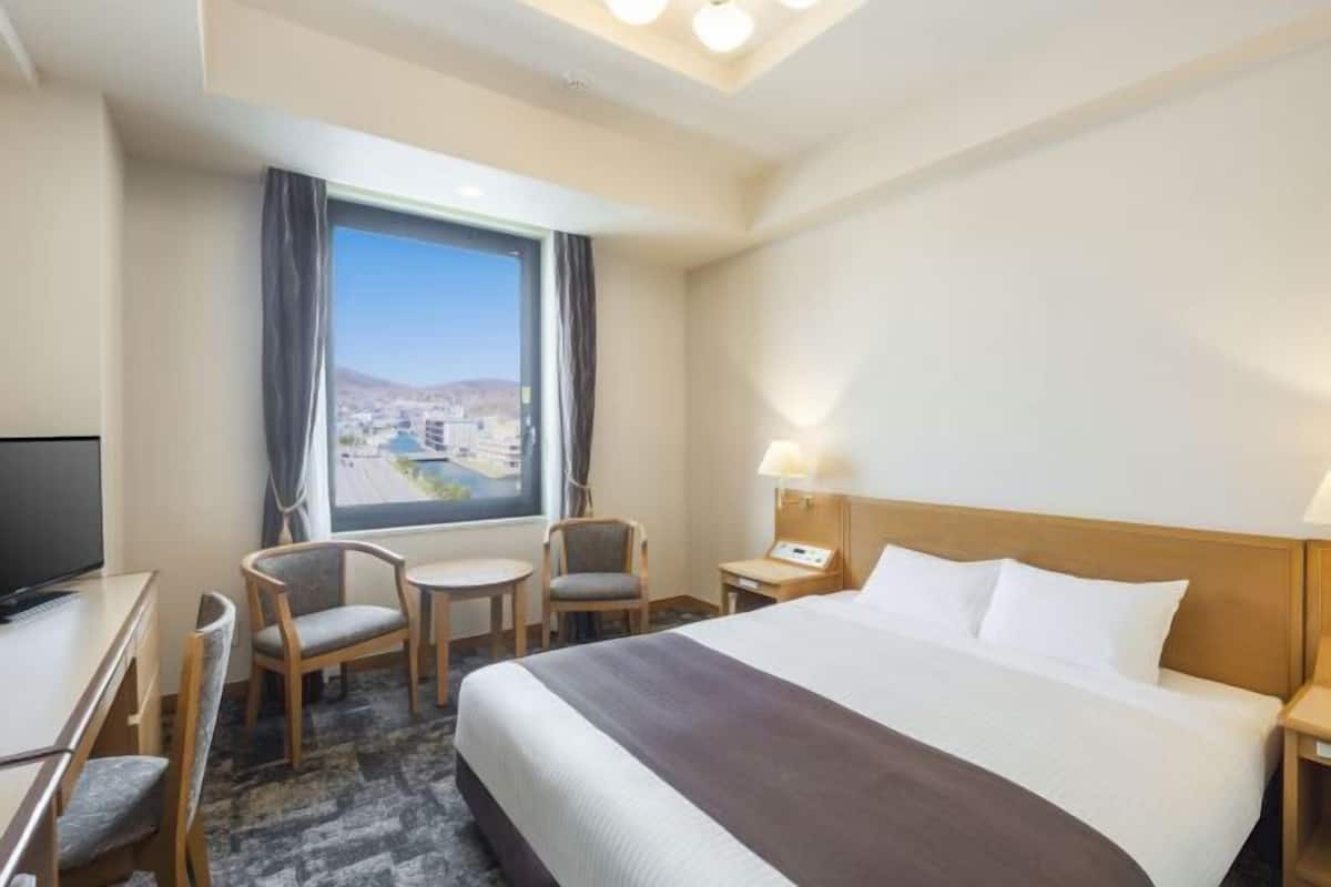 1 bedroom, premium bedding, down duvets, in-room safe