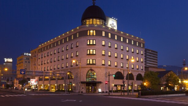A large, multi-story hotel with a prominent dome and arched windows, located at a city intersection. - Hotel Nord Otaru (Otaru)
