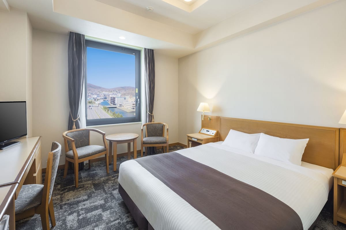 1 bedroom, premium bedding, down duvets, in-room safe