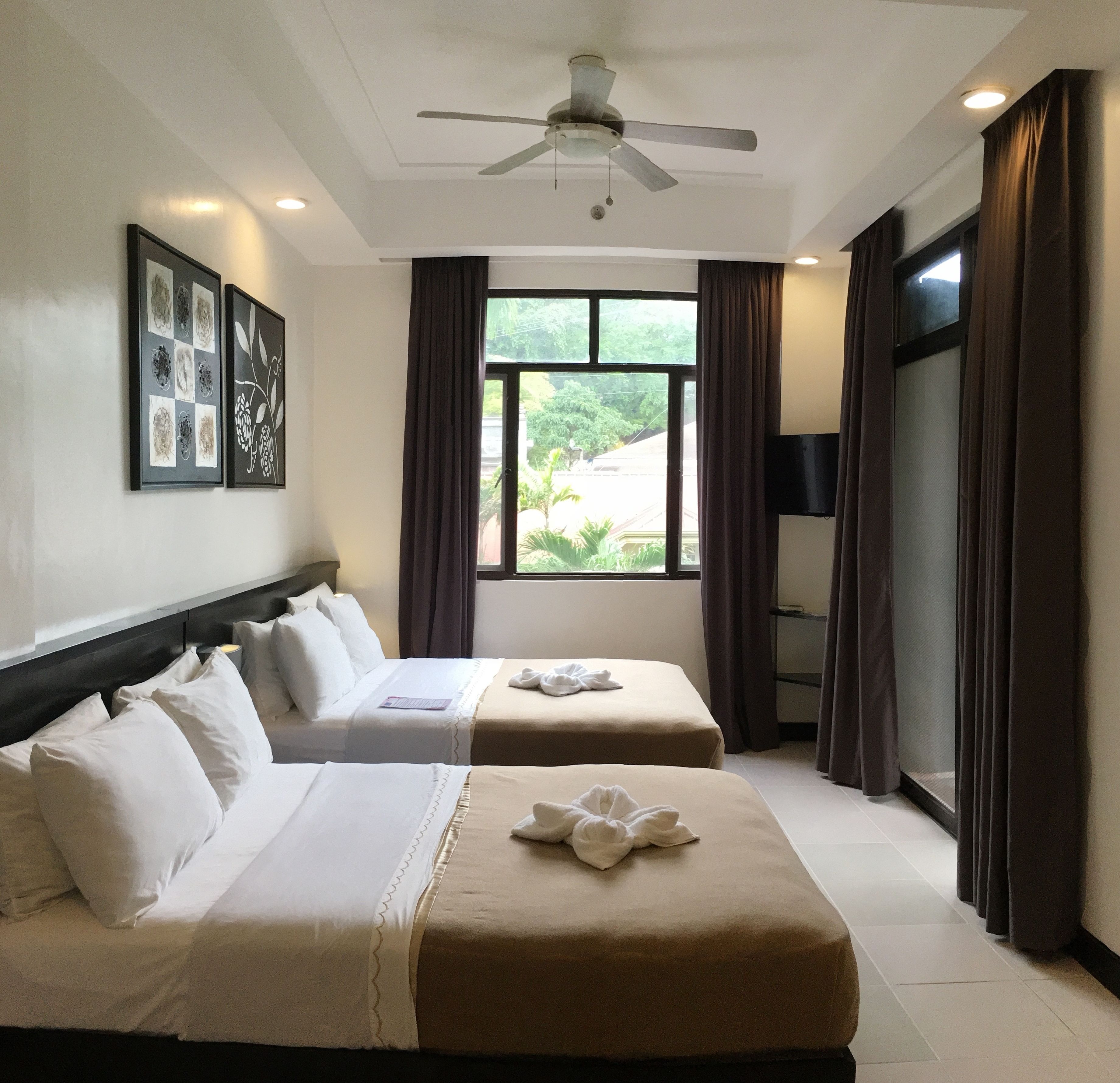 Photo - One Crescent Place Hotel