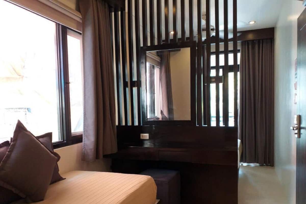 Minibar, in-room safe, individually decorated, individually furnished