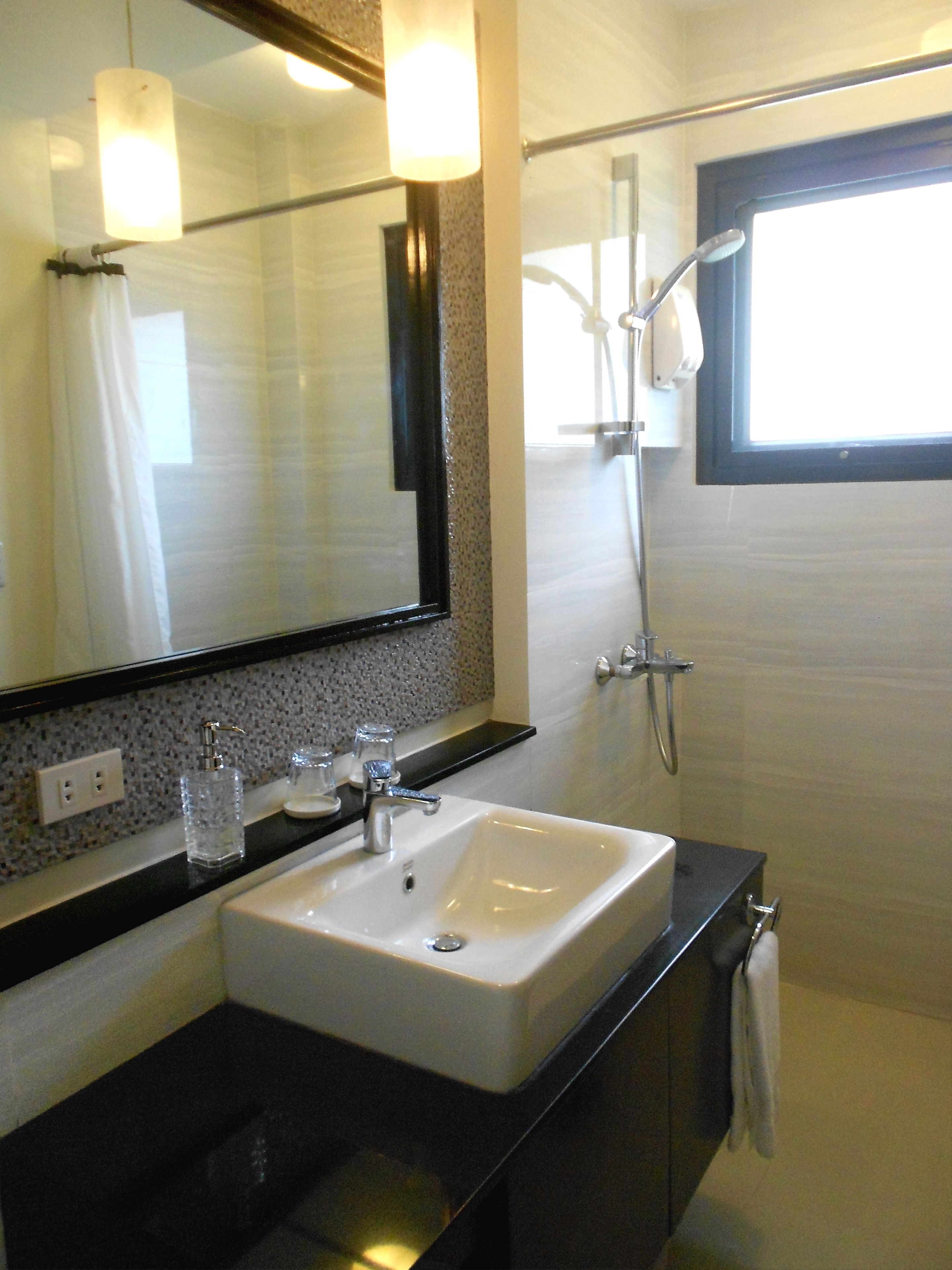 grand premier room | bathroom | shower, free toiletries, hair dryer, bidet