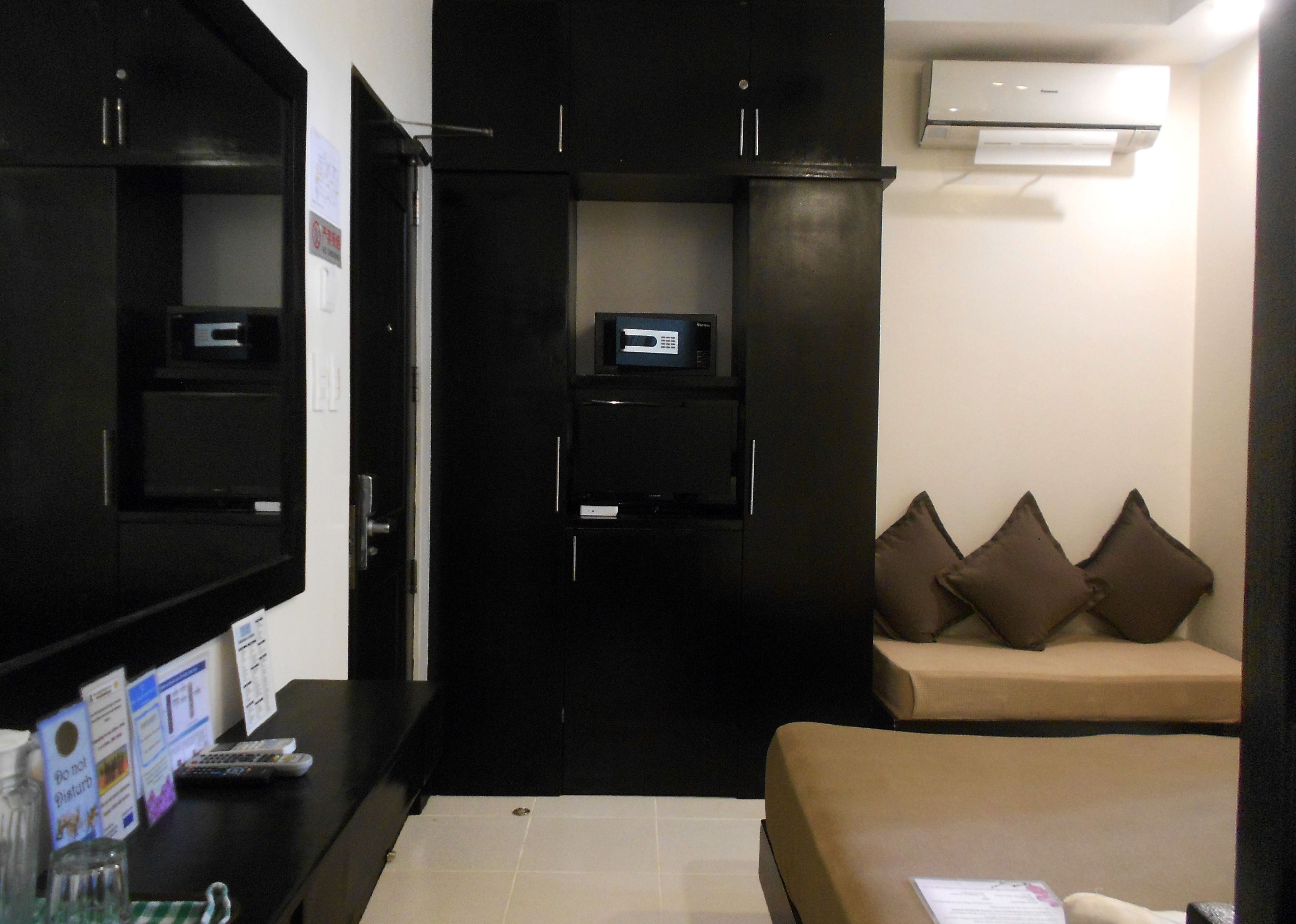 standard room, ground floor | 1 bedroom, minibar, in-room safe, individually decorated