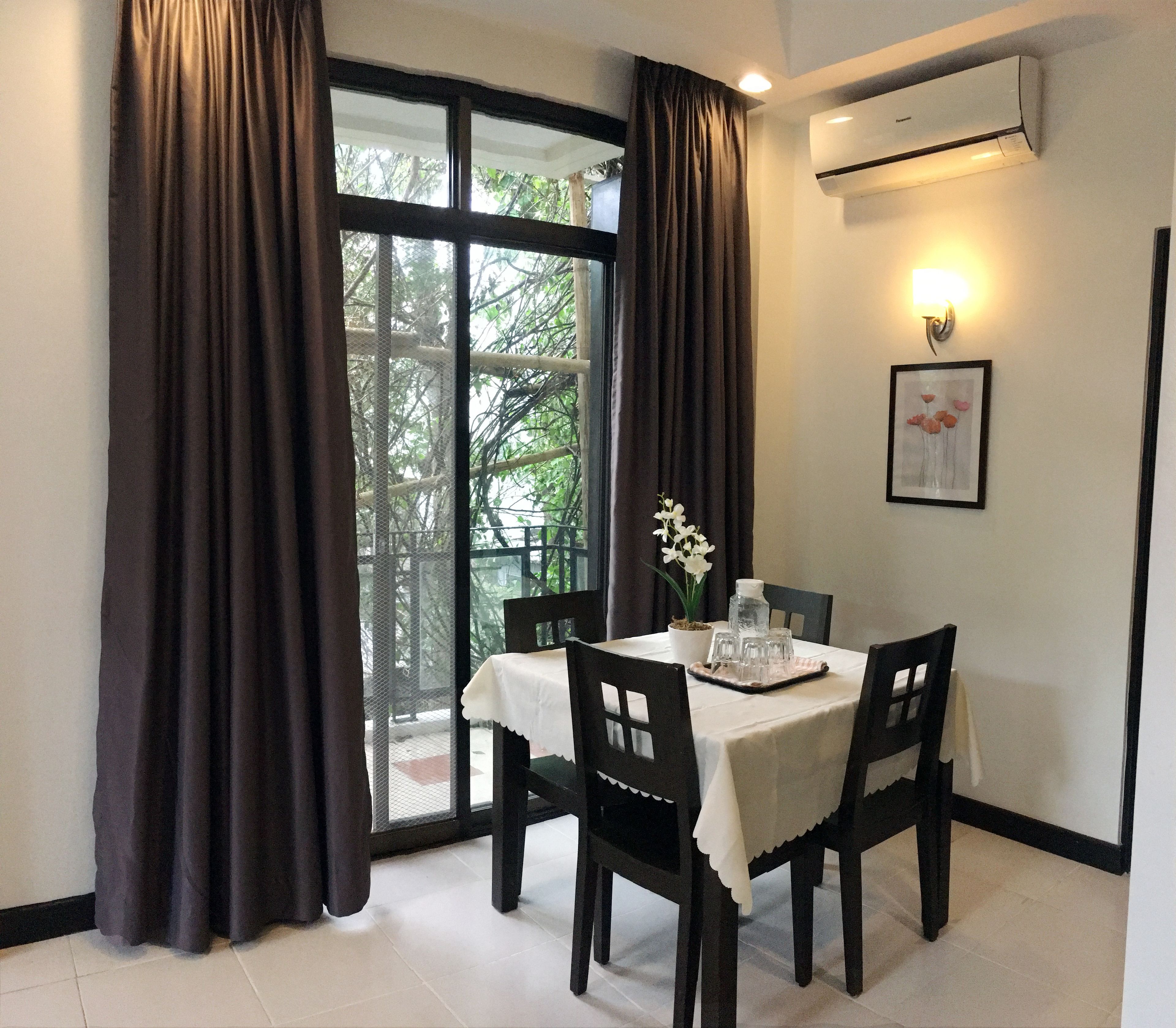 Junior Suite | In-room dining