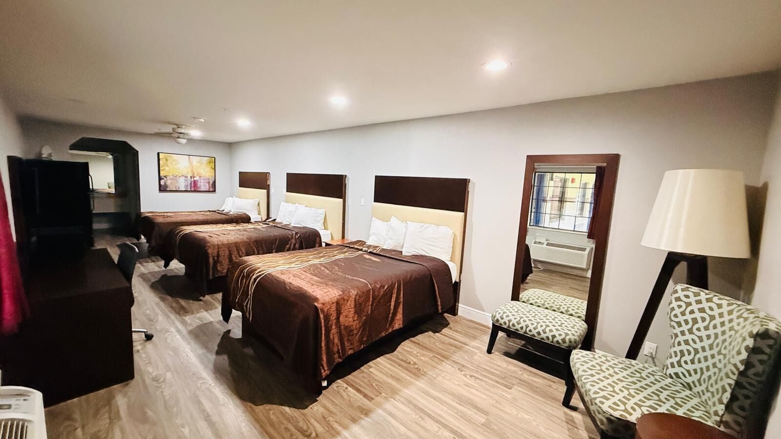 Triple Room, Multiple Beds