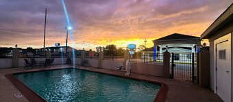 The Executive Inn & Suites