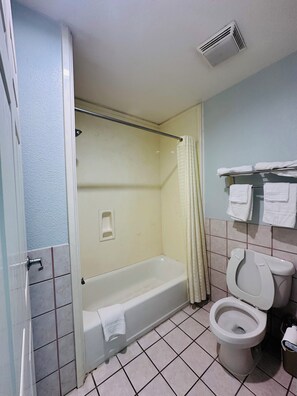 Pengering rambut, tuala disediakan 