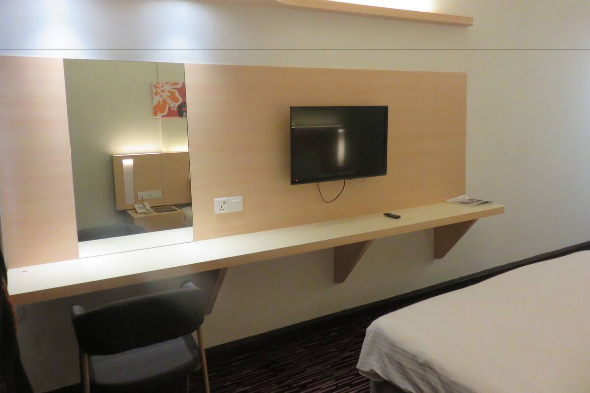 Premier Double or Twin Room | Minibar, desk, iron/ironing board, rollaway beds (surcharge)