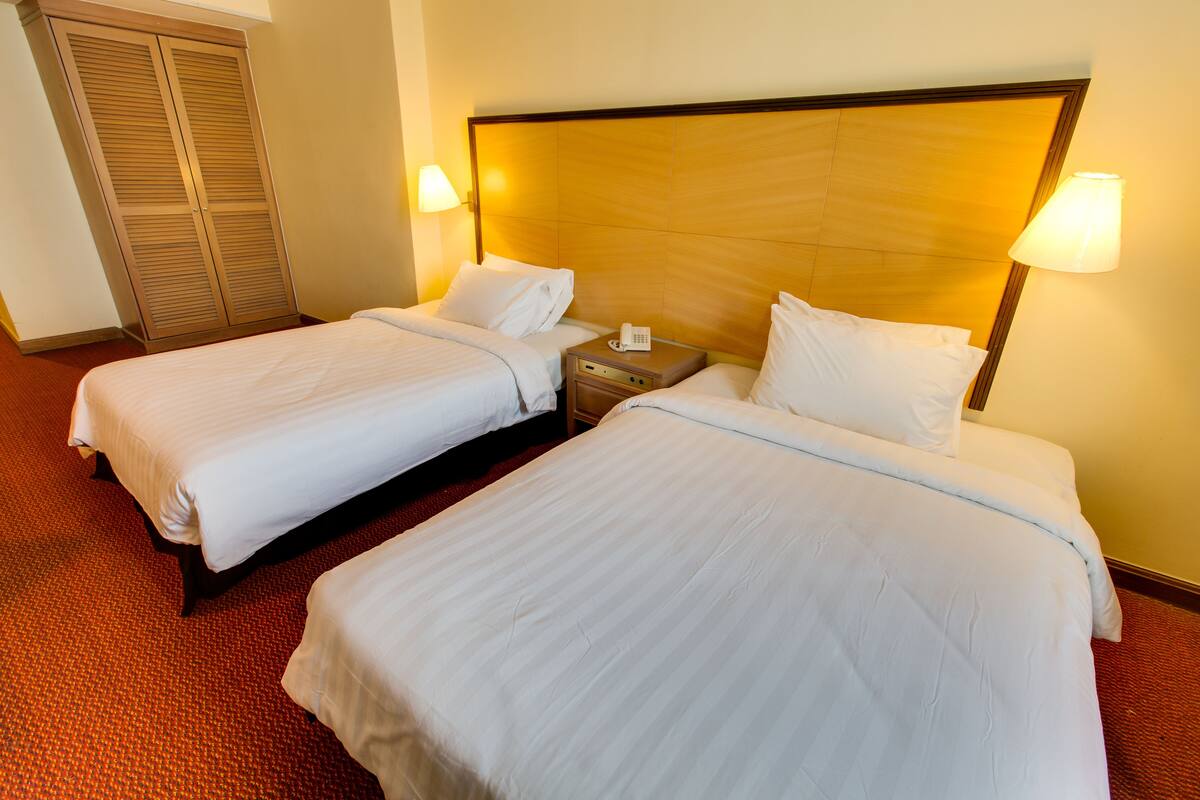Premier Deluxe | Minibar, desk, iron/ironing board, rollaway beds (surcharge)