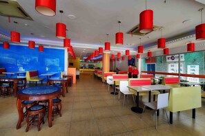 Breakfast, lunch and dinner served