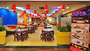 Breakfast, lunch and dinner served - The Overseas Chinese Building Hotel (Shenzhen)