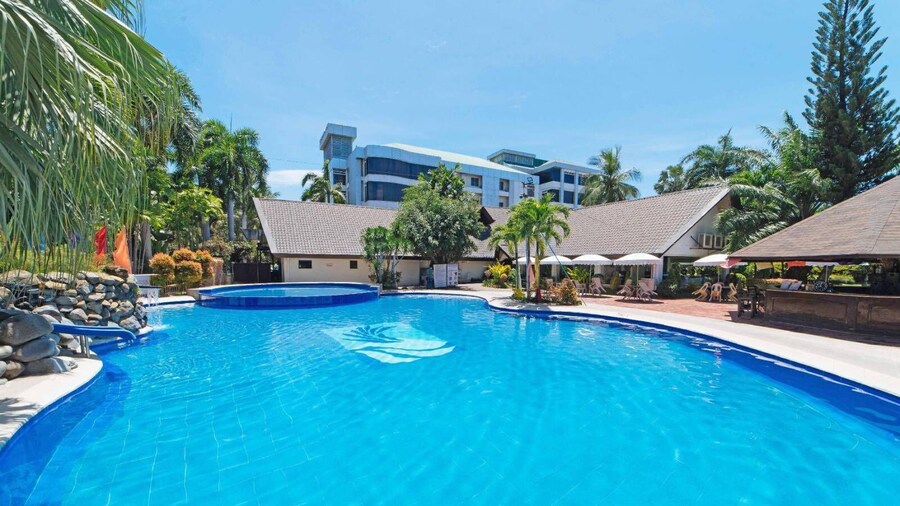 The Ritz Hotel at Garden Oases