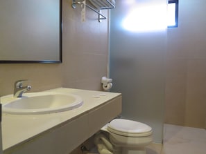 Superior-Zimmer | Badezimmer | Dusche, kostenlose Toilettenartikel, Haartrockner, Hausschuhe