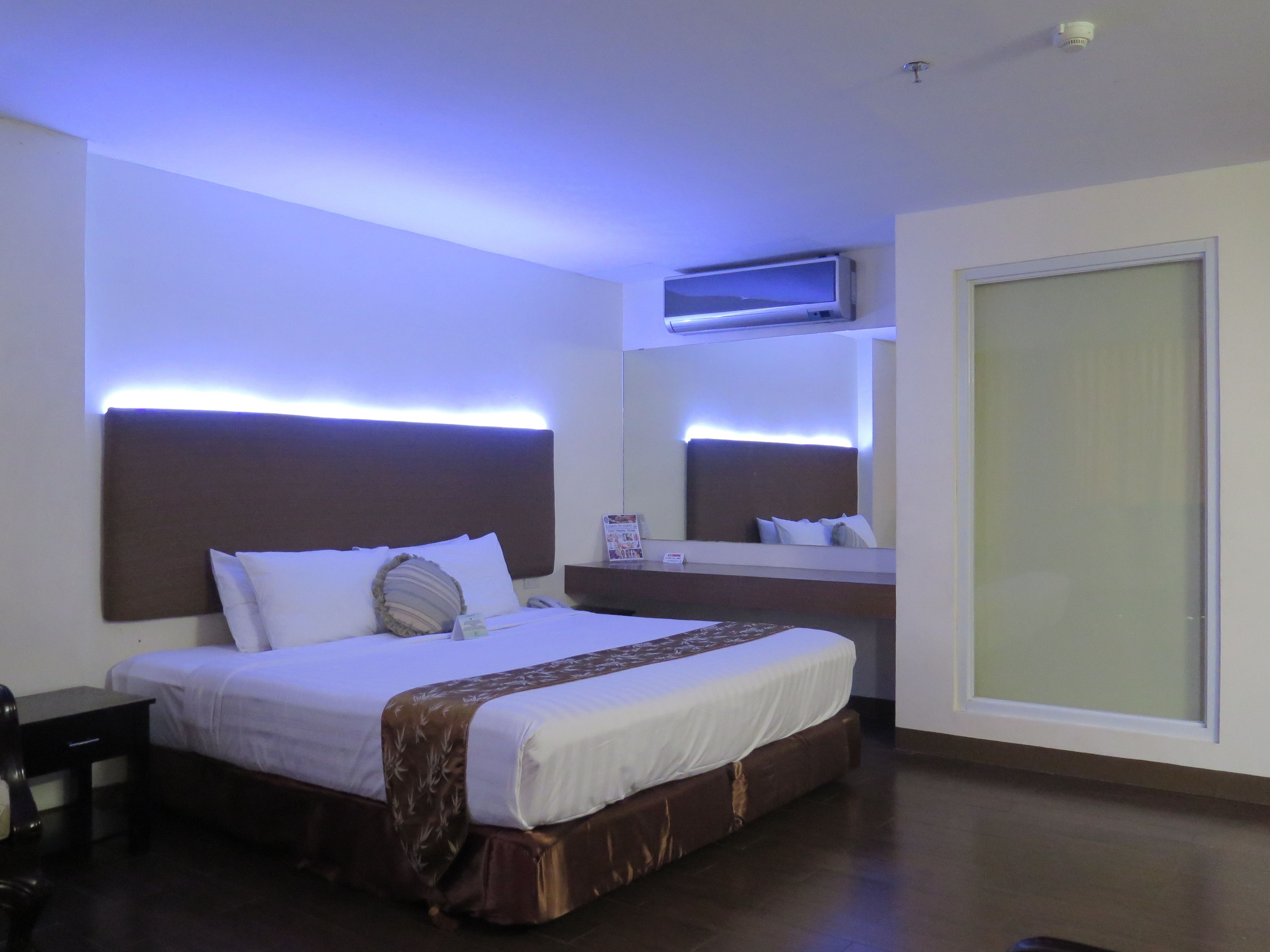 Grand Deluxe Room | In-room safe, desk, free wired internet